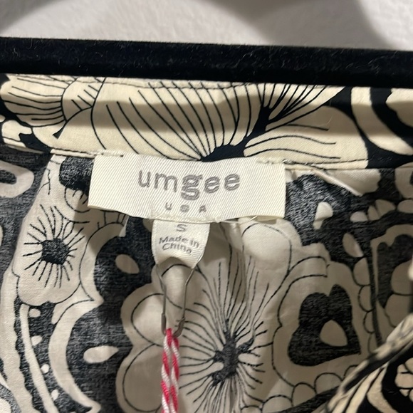Umgee Floral Black and Cream Women's Top NWT SM - Picture 7 of 12